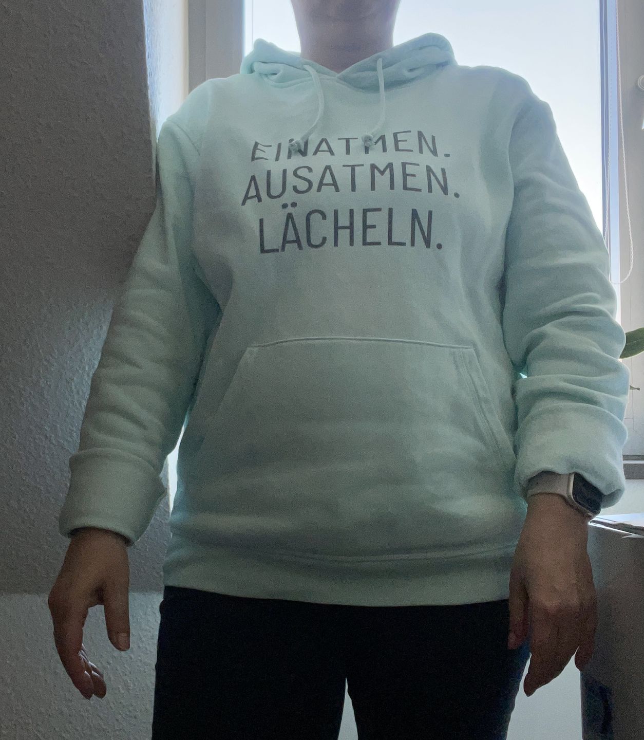 Customer photo review of Einatmen. Ausatmen. Lächeln. Bio Hoodie Unisex