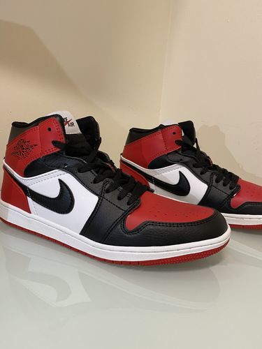 Customer photo review of Tenis Retro 1 Chicago Red