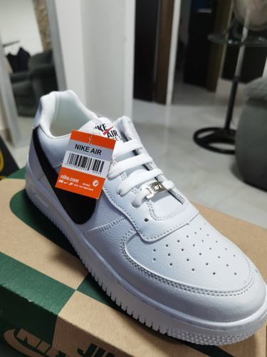 Customer photo review of Tenis 270 Blanco Negro