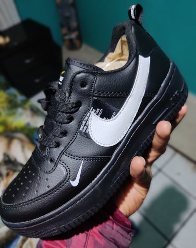 Customer photo review of Tenis 270 Blanco Negro Rojo