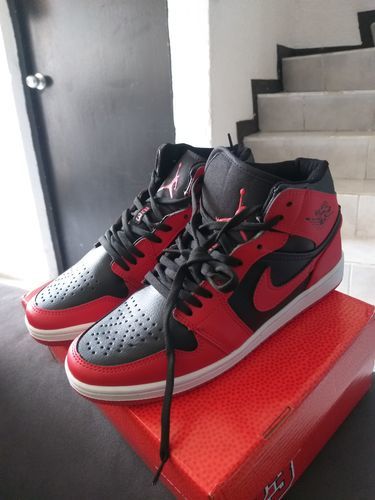 Customer photo review of Tenis Retro 1 Black Evil