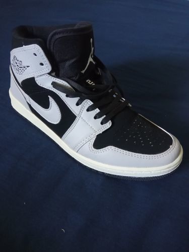 Customer photo review of Tenis Retro 1 Gris Negro