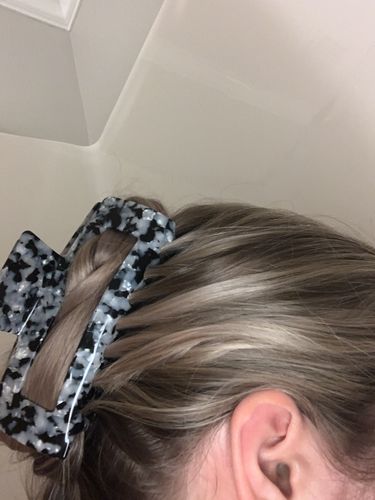 Customer photo review of XL Dreamy Claw Clip
