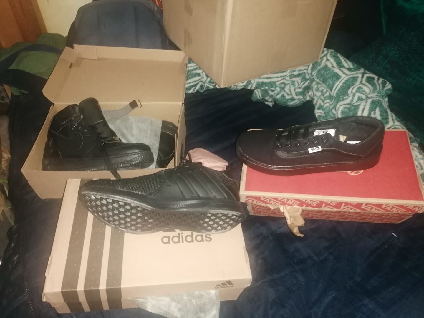 Customer photo review of Tenis 841 Negro Total