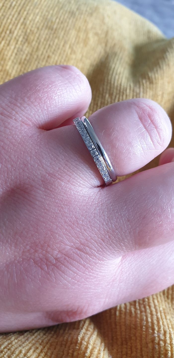Customer photo review of White Gold 2mm Half Glitz Ring