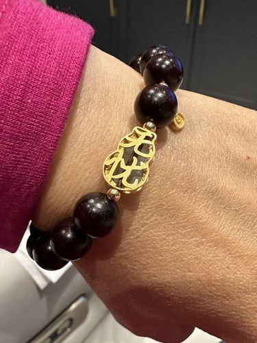 Customer photo review of Small Leaf Red Sandalwood Gourd Jade Calm Relaxation Bracelet