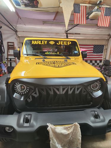 Customer photo review of Shark Grille - Matte Black for 18-23 Jeep Wrangler JL & Gladiator JT