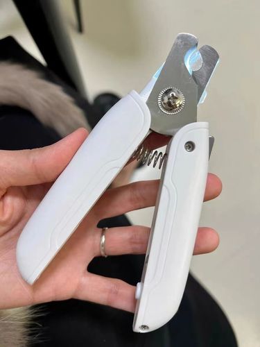 Customer photo review of Michu Cat/Dog Hygiene LED Light Nail Clipper 2.0 Version