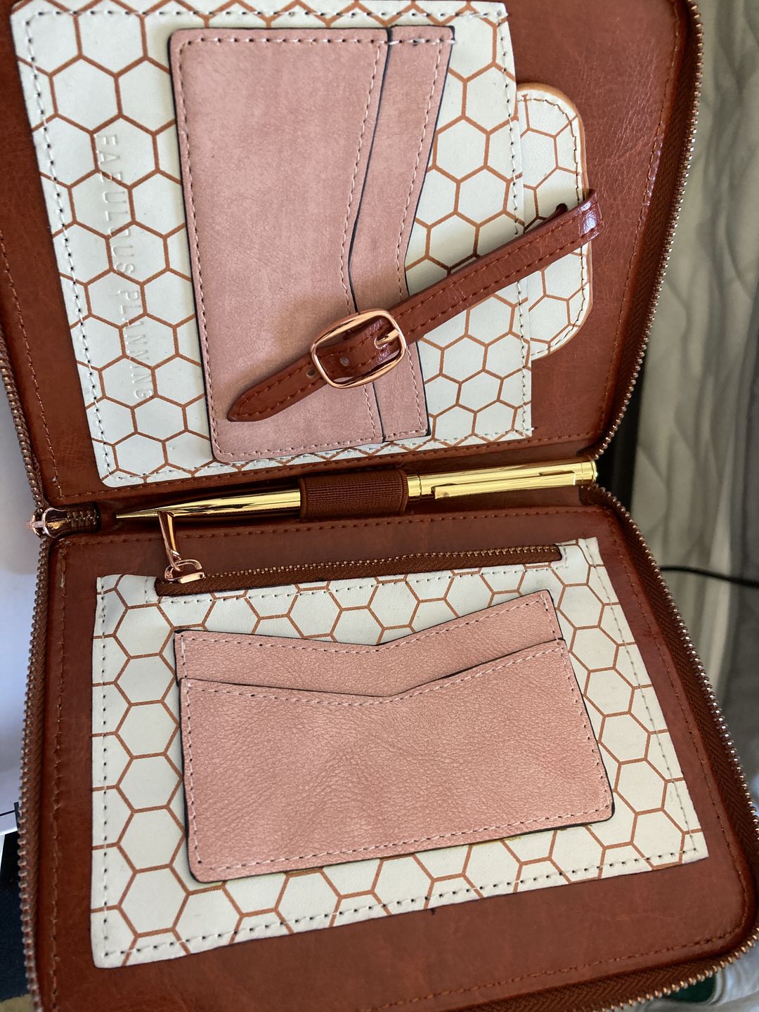 Customer photo review of Gold Honeycomb - Travel Organiser