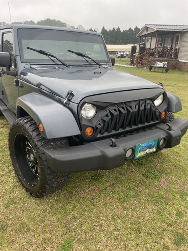 Customer photo review of Shark Grille - Matte Black for 07-18 Wrangler JK