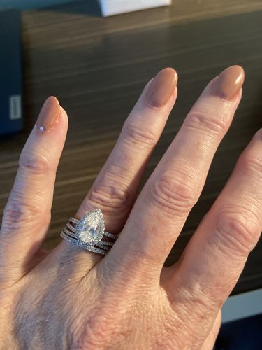 Customer photo review of Louily Gorgeous Halo Pear Cut 3PC Wedding Ring Set In Sterling Silver