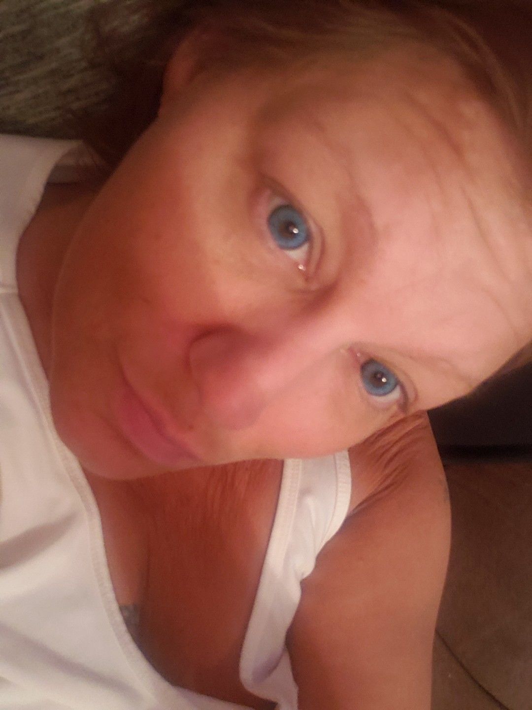 Customer photo review of Vega tricolor Blue Prescription Colored Contact Lenses