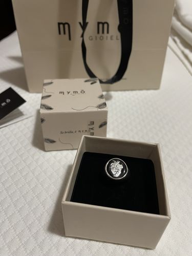 Customer photo review of Anello Chevalier Cuore Anatomico