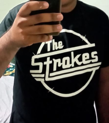 Customer photo review of Playera The Strokes Logo
