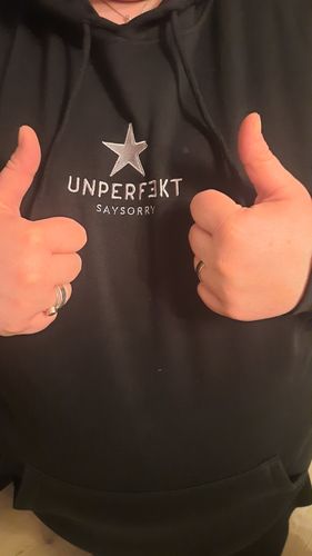 Customer photo review of Hochwertig bestickt: Hoodie »Unperfekt mit Stern«