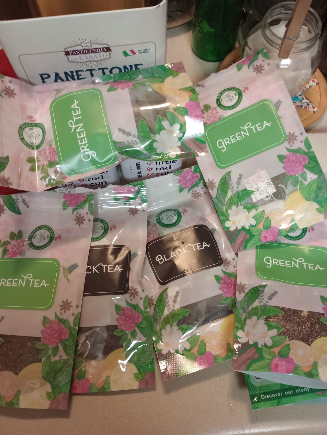 Customer photo review of Black Oolong Tea With Berry Citrus