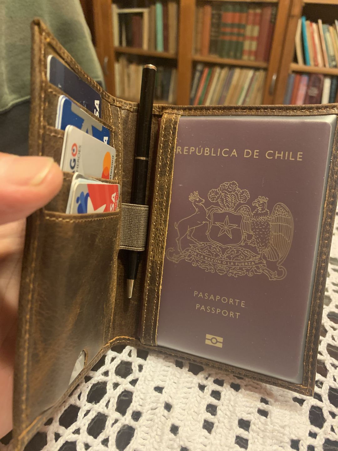 Customer photo review of Porta pasaporte single