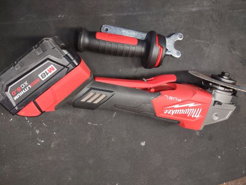 Customer photo review of Milwaukee 2888-20 M18 FUEL™ 4-1/2" / 5" Variable Speed Braking Grinder, Paddle Switch No-Lock (Tool Only)
