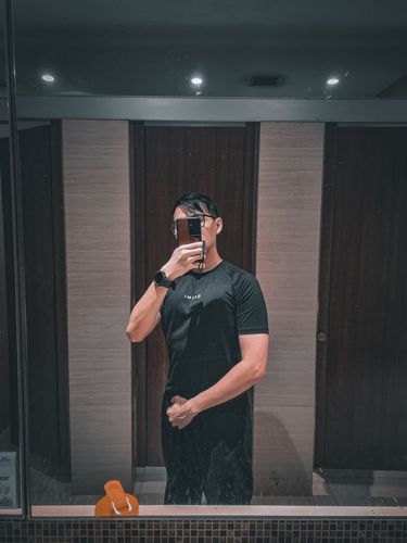 Customer photo review of 001 - Black Fitted Tee