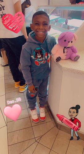 Customer photo review of Kids Rawyalty White Chenille T-Shirts and Cotton Shorts Set