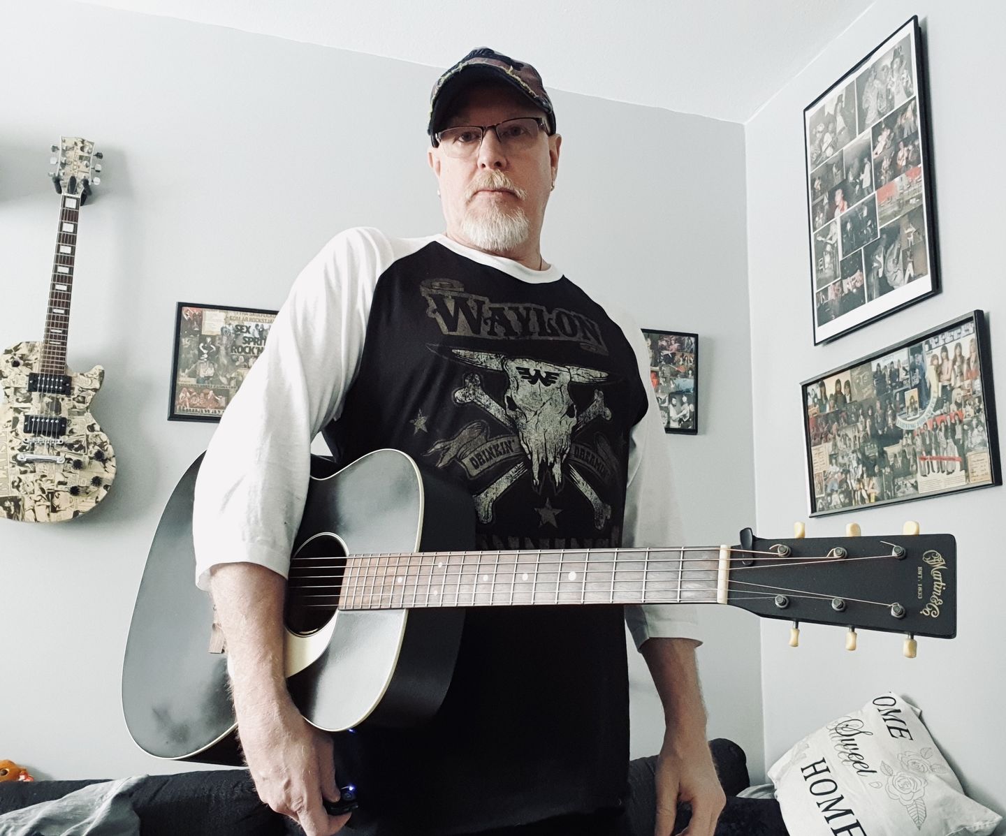 Customer photo review of Waylon Jennings Drinkin' and Dreamin' Baseball Tee