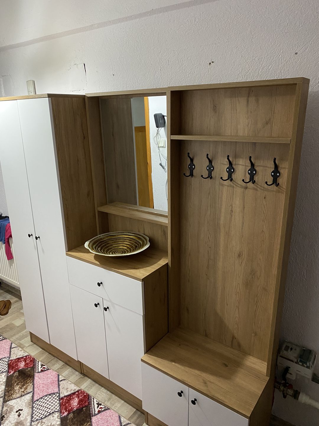 Customer photo review of Rani P6 Modern Çekmeceli Aynalı Askılı Portmanto Ayakkabılık Vestiyer Sepet Ceviz - Beyaz M3