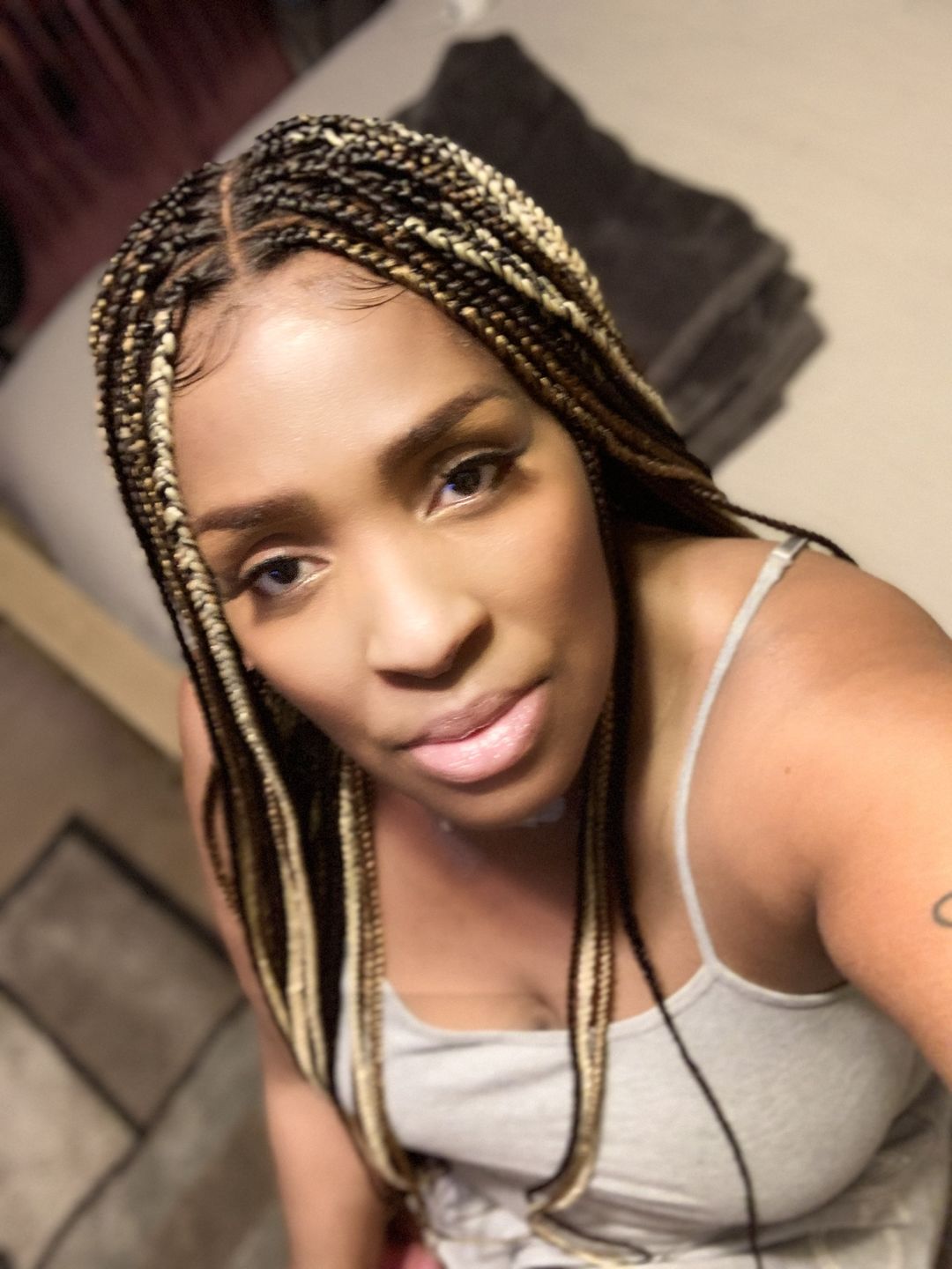 Customer photo review of Ombre Knotless Braids - Channel