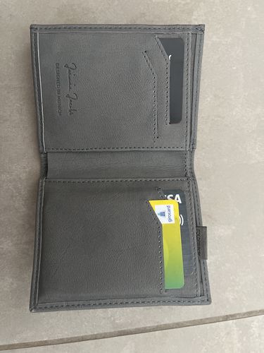Customer photo review of Folder Boy bi-fold wallet