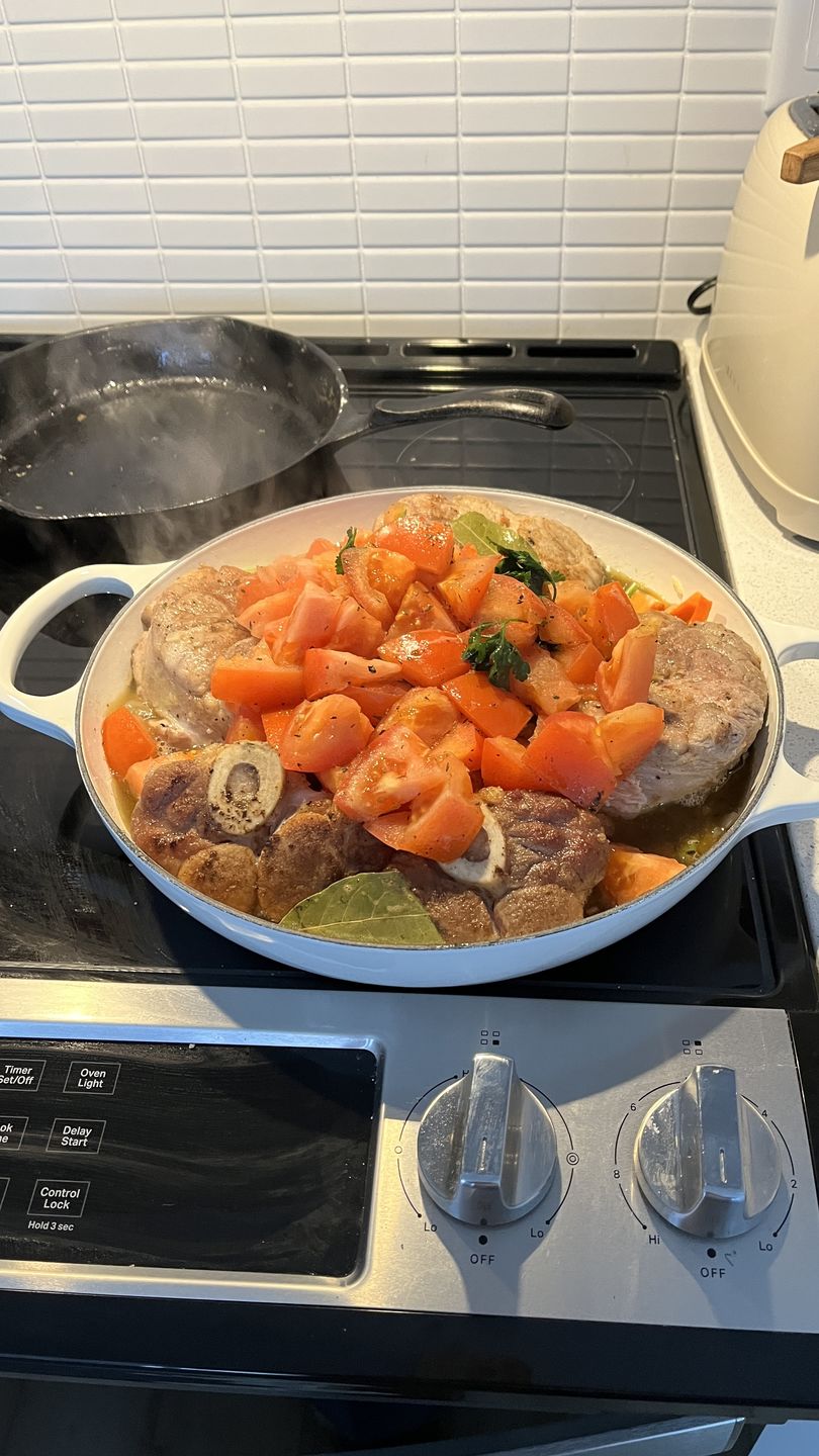 Customer photo review of Le Creuset Signature Cast Iron 3.7 QT (3.5L) Braiser