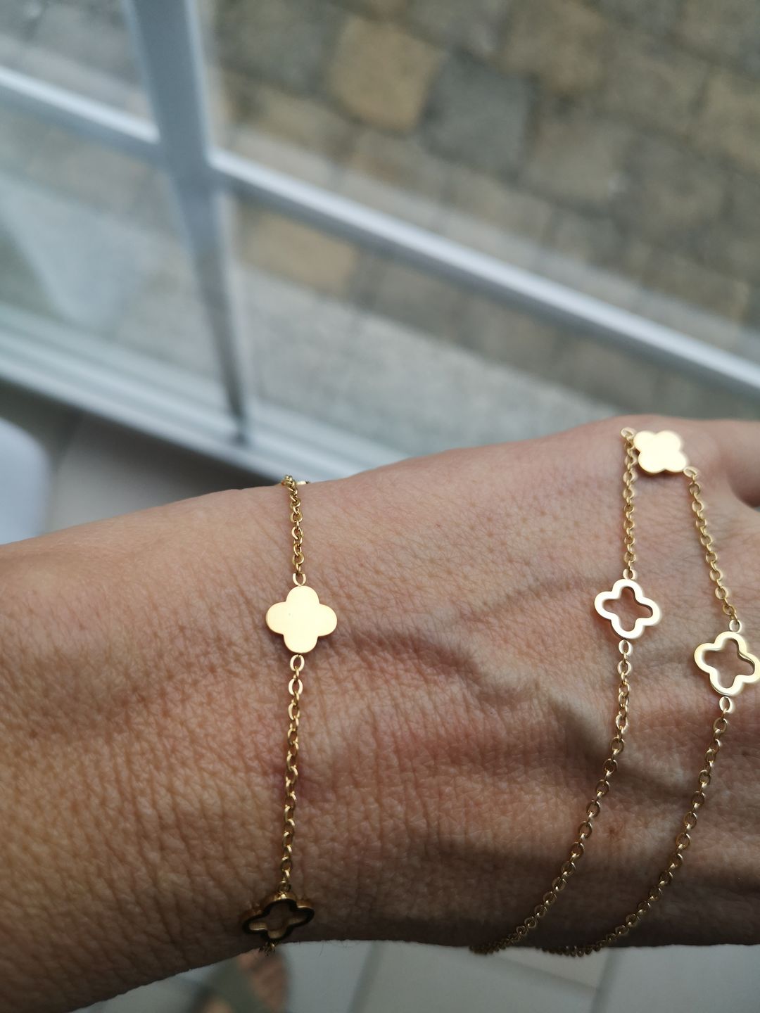 Customer photo review of Clover Armband | 18K vergoldet