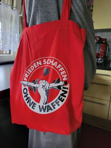 Customer photo review of STOFFTASCHE • FRIEDEN SCHAFFEN OHNE WAFFEN!