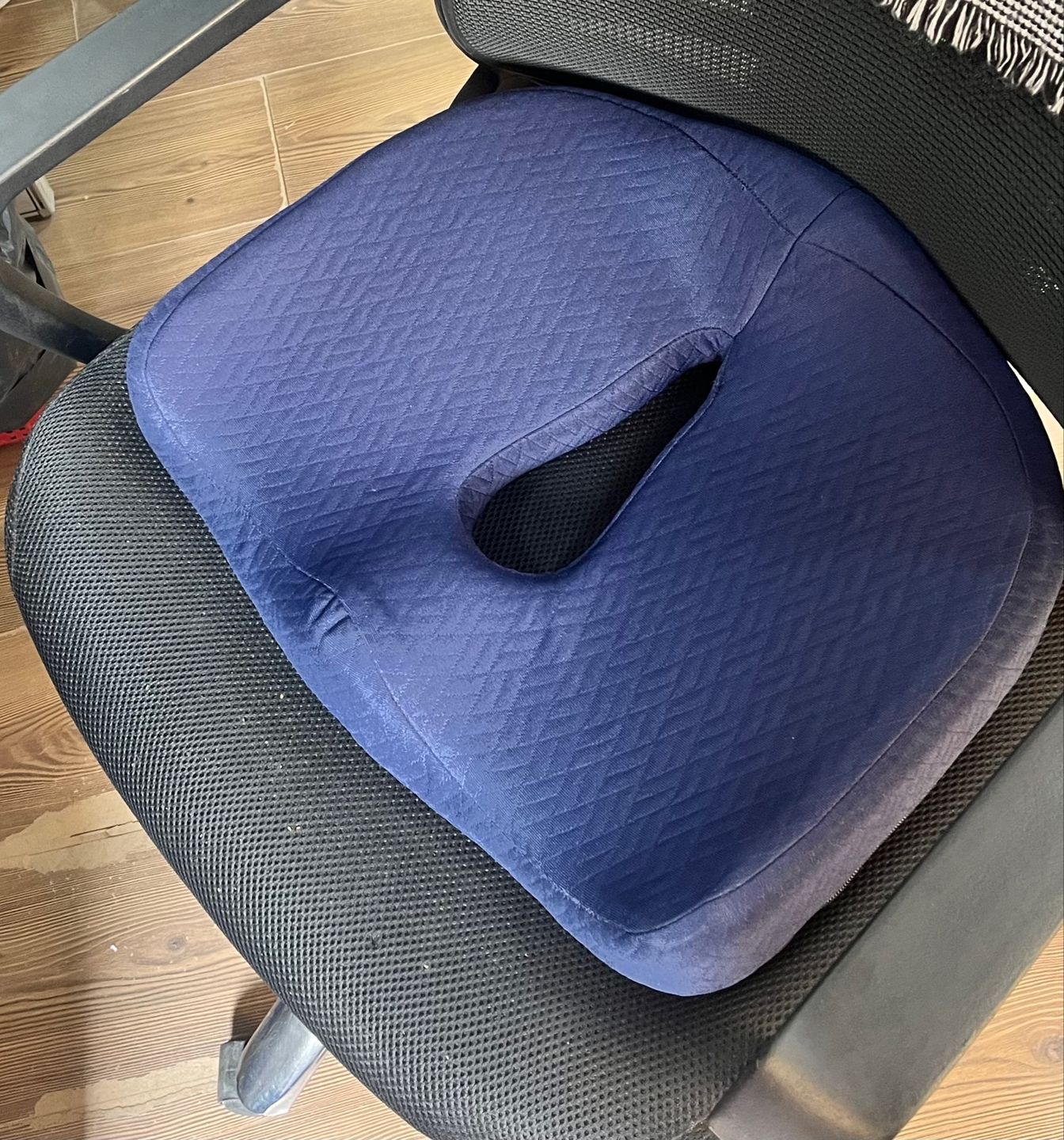 Customer photo review of Reeta- Tailbone Cushion- Hemorrhoids Prostatitis problem & Pregnant Women