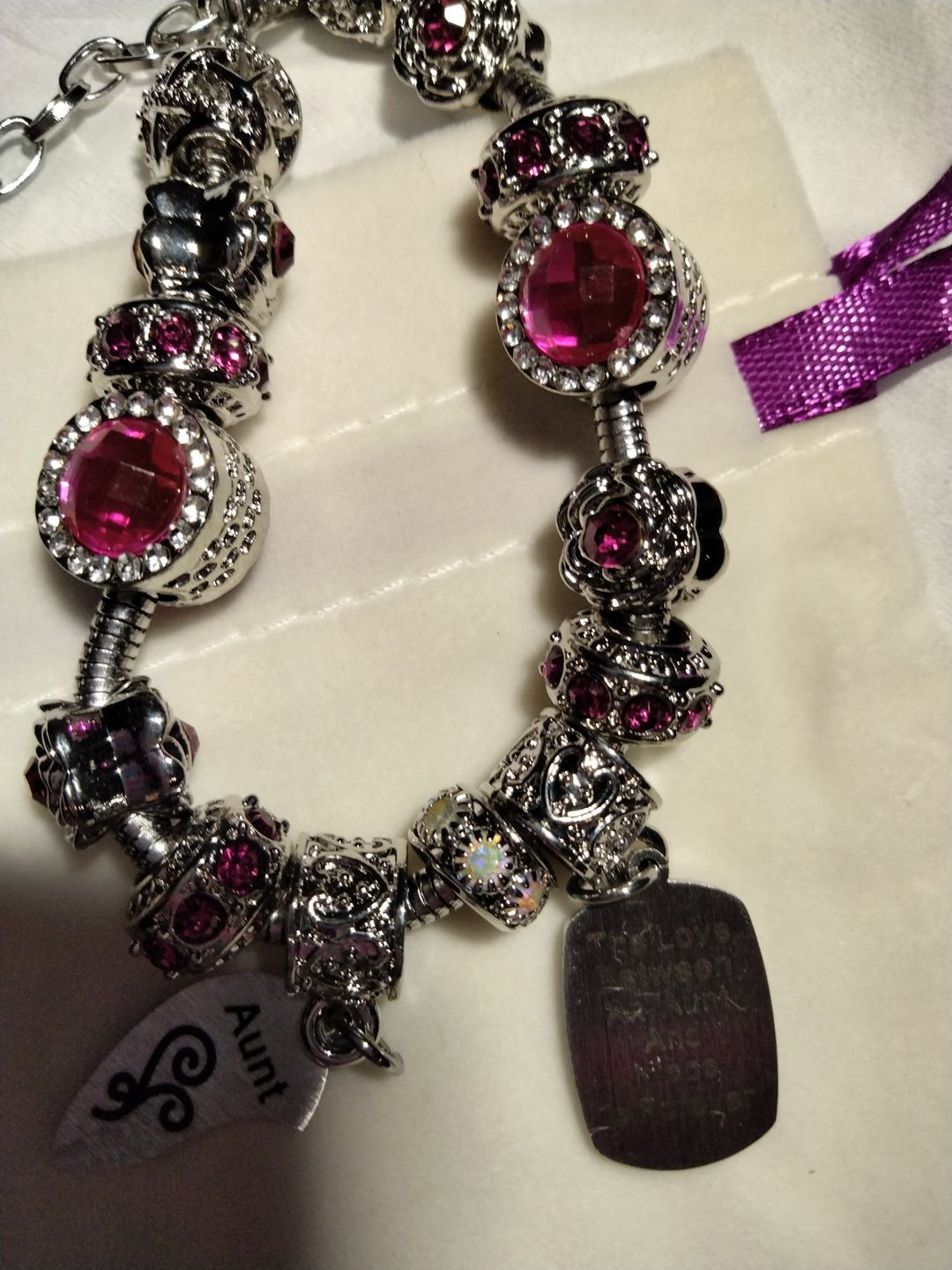 Customer photo review of Aunt Infinite Love Bracelets (Aunt half-heart)