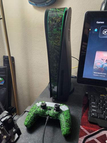 Customer photo review of Green Motif - PS5 Controller Skin