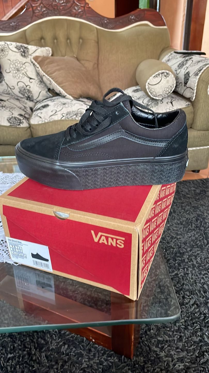 Customer photo review of Zapatilla Vans Old Skool Stackform Mujer Mono Negro