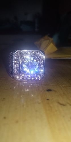 Customer photo review of 3.0 Carats VVS1 Moissanite Men Ring