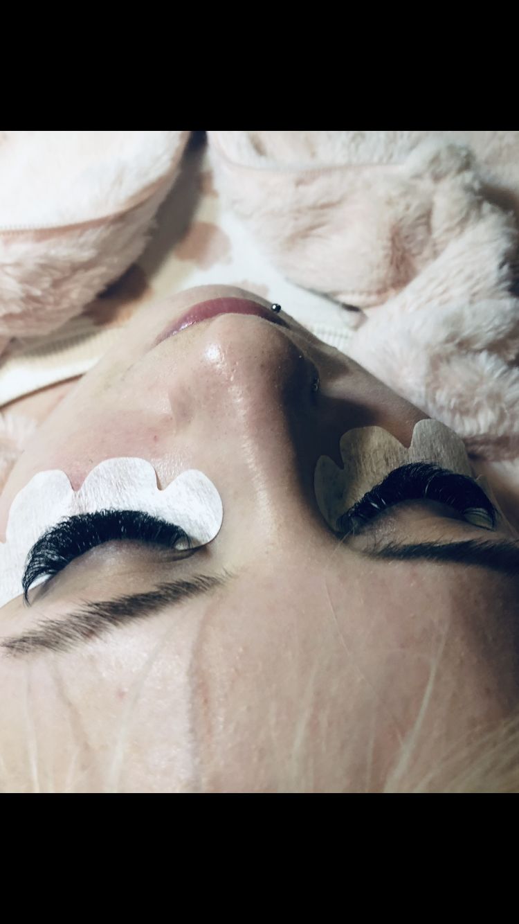 Customer photo review of 0.25 Flat Split Tip Cashmere Eyelash Extensions (16 lines)