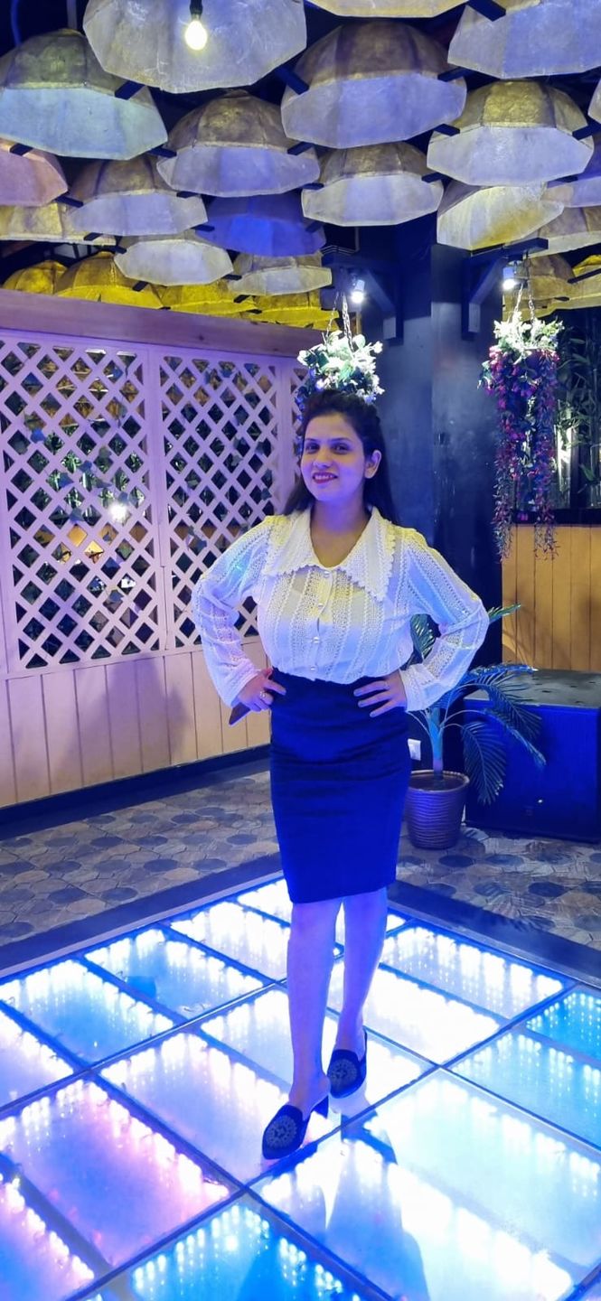 Customer photo review of Dave Luxury Blouse