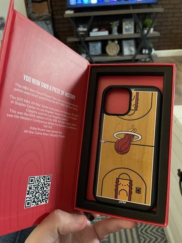 Customer photo review of Miami Heat - NBA Authentic Wood Case