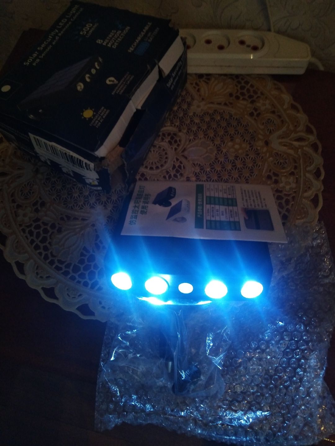 Customer photo review of Lampe murale solaire Puissante à détecteur de mouvements