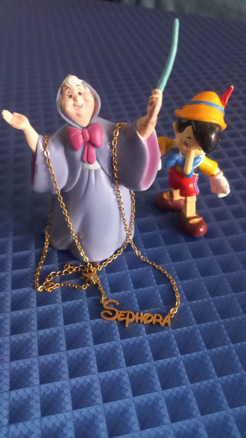 Customer photo review of Collier Personnalisable Lettres Disney