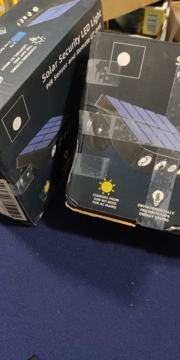 Customer photo review of Lampe murale solaire Puissante à détecteur de mouvements