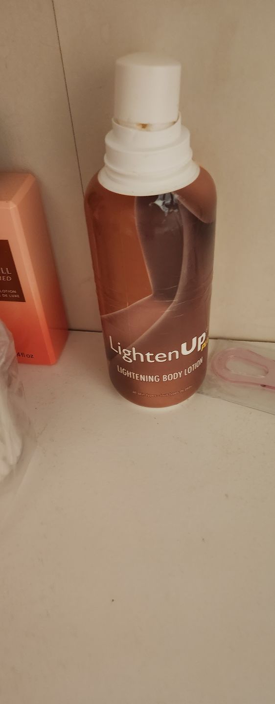 Customer photo review of Omic LightenUp PLUS Lightening Body Lotion - 400ml