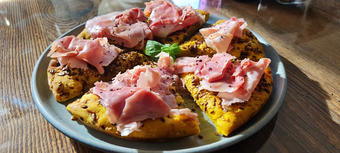Customer photo review of Focaccia alla Curcuma con Semi Misti