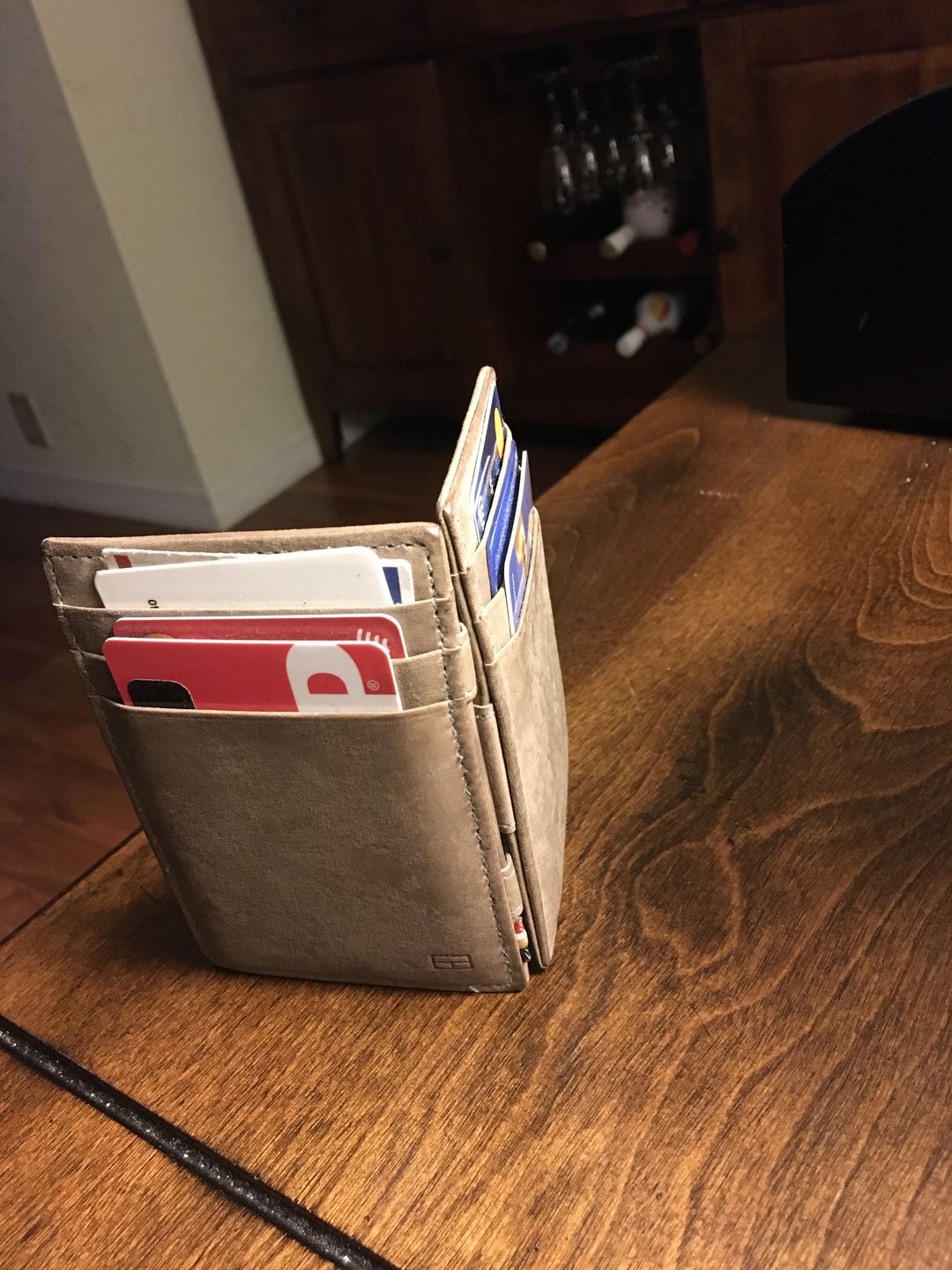 Customer photo review of Essenziale Magic Wallet