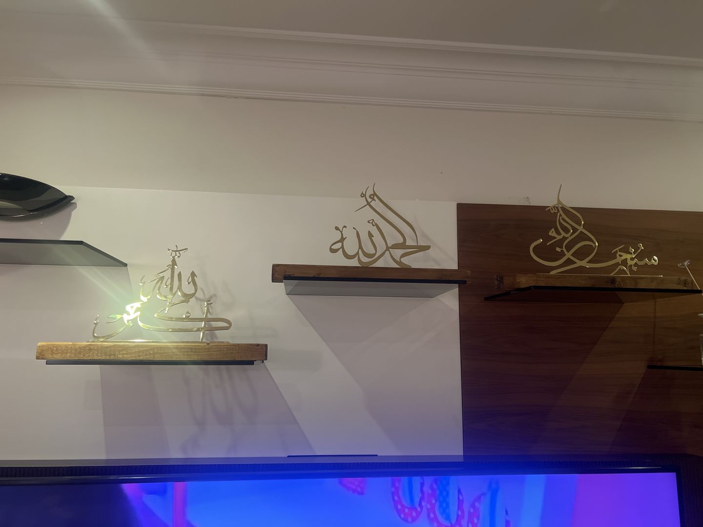 Customer photo review of Subhanallah, Alhamdulillah and AllahuAkbar Arabic Islamic Tabletop Decor with Wooden Stand