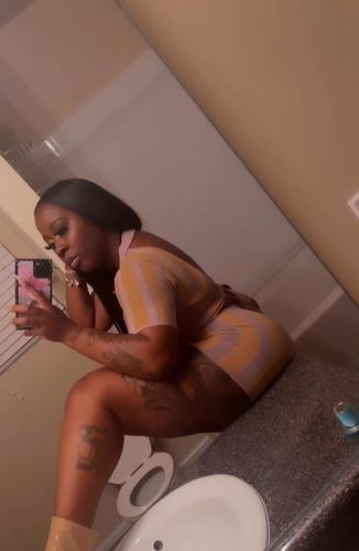 Customer photo review of Stripe Tied-Back Top & Shorts Set