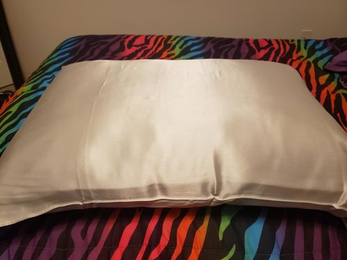 Customer photo review of White 22 Momme Mulberry Silk Pillowcase
