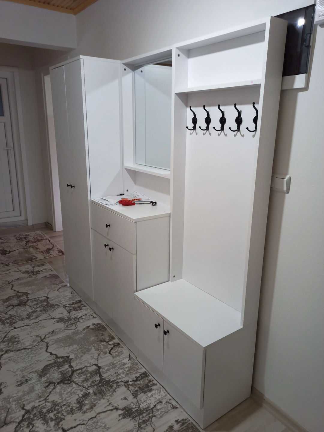 Customer photo review of Rani P6 Modern Çekmeceli Aynalı Raflı Portmanto Ayakkabılık Vestiyer Beyaz M2