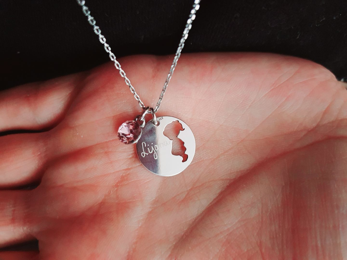 Customer photo review of Halskette mit Geburtsstein und Gravur "Mama"